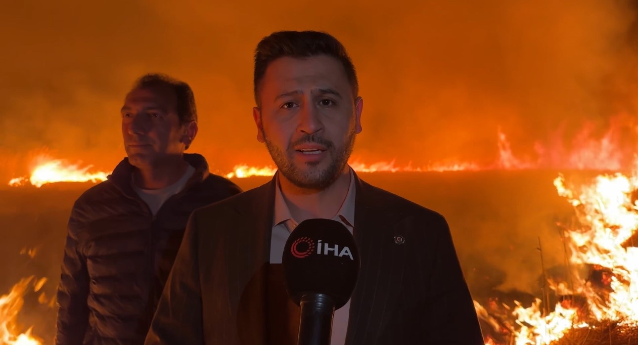 yuksekovada kus cenneti nehil sazligindaki yangin yerlesim yerlerini tehdit ediyor 15 9EYgwfJ3