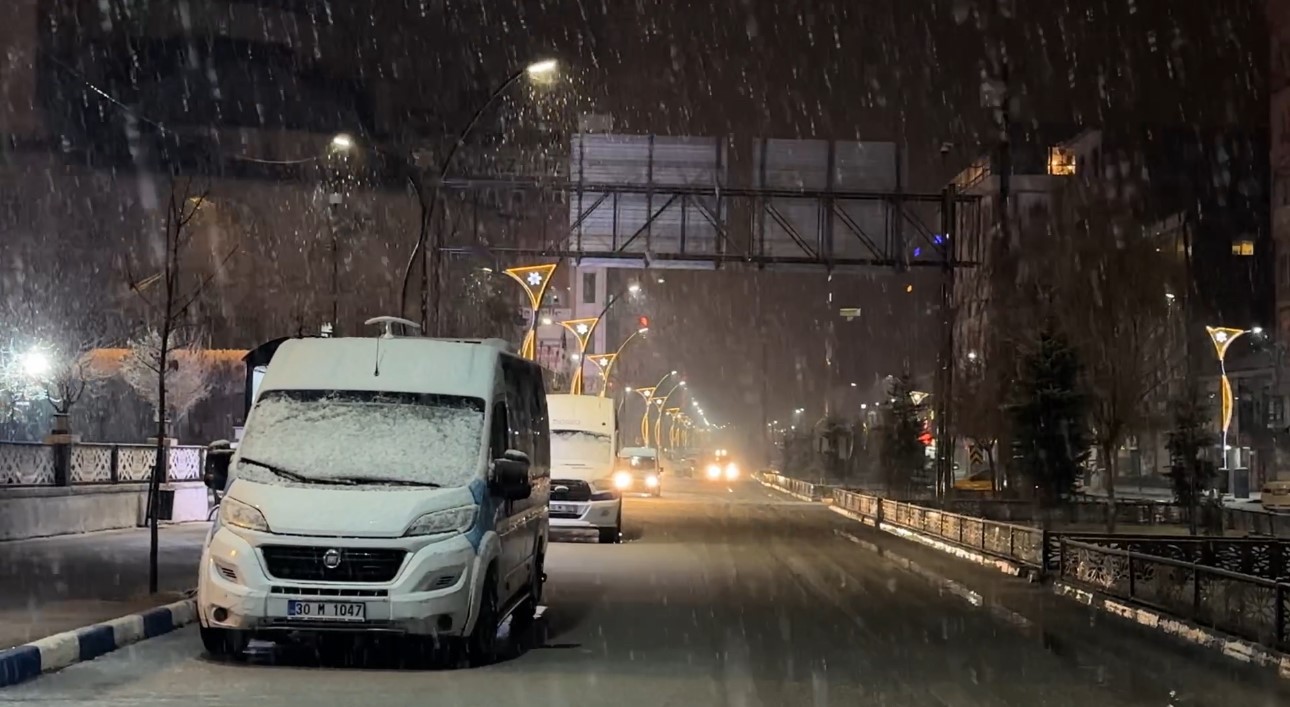 yuksekovada lapa lapa kar yagisi 1 gkPXTycA