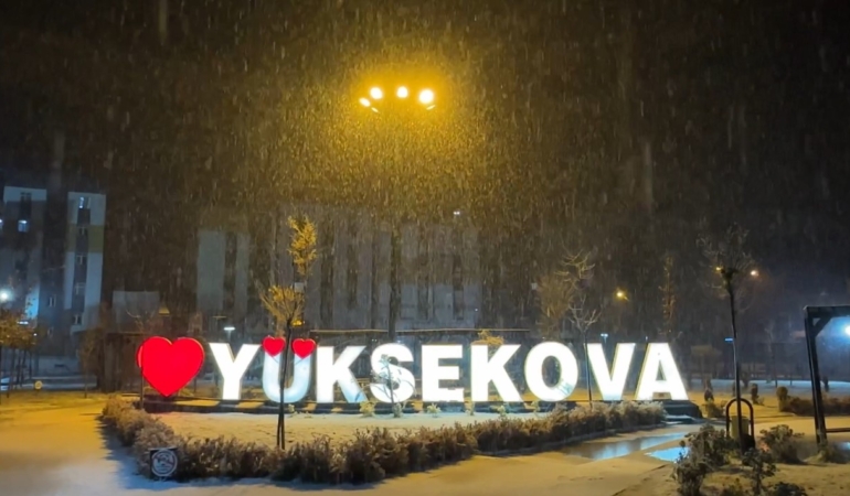 yuksekovada-lapa-lapa-kar-yagisi-B1E5Fjqs.jpg