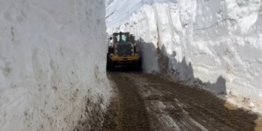 yuksekovada-nisan-ayinda-6-metrelik-kar-tunelleri-IEZTELiL.jpg