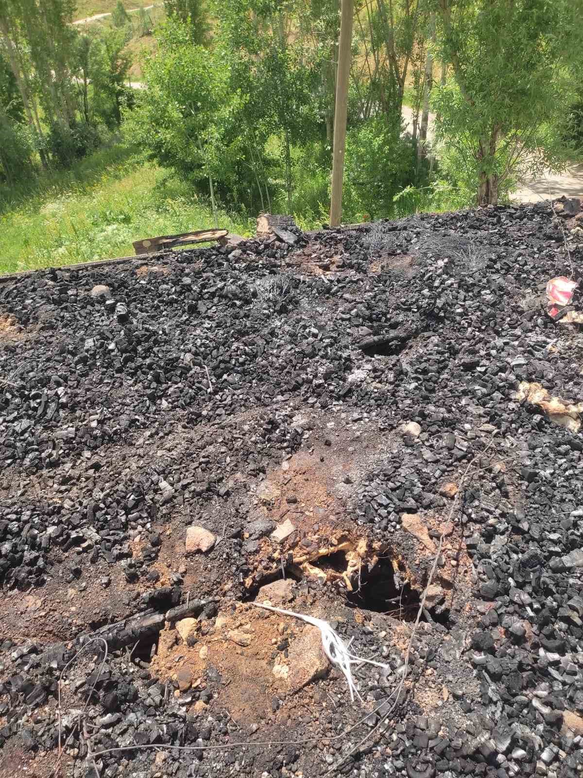 yuksekovada odunluk ve garaj yangini 2 mjsXyS5n