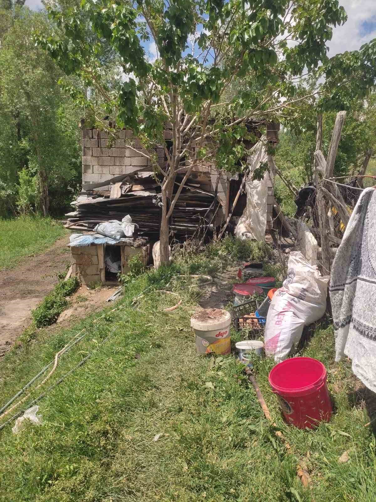 yuksekovada odunluk ve garaj yangini 4 FlrHGkHw