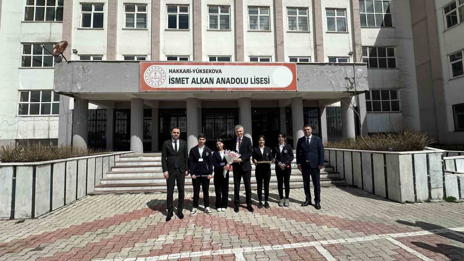 Yüksekova’da öğrencilerin bilimsel çalışmaları görücüye çıktı 5 yuksekovada ogrencilerin bilimsel calismalari gorucuye cikti 1 9i8UXJgs
