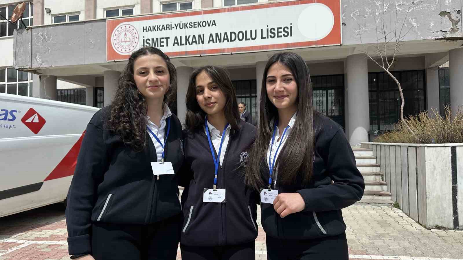 Yüksekova’da öğrencilerin bilimsel çalışmaları görücüye çıktı 15 yuksekovada ogrencilerin bilimsel calismalari gorucuye cikti 11