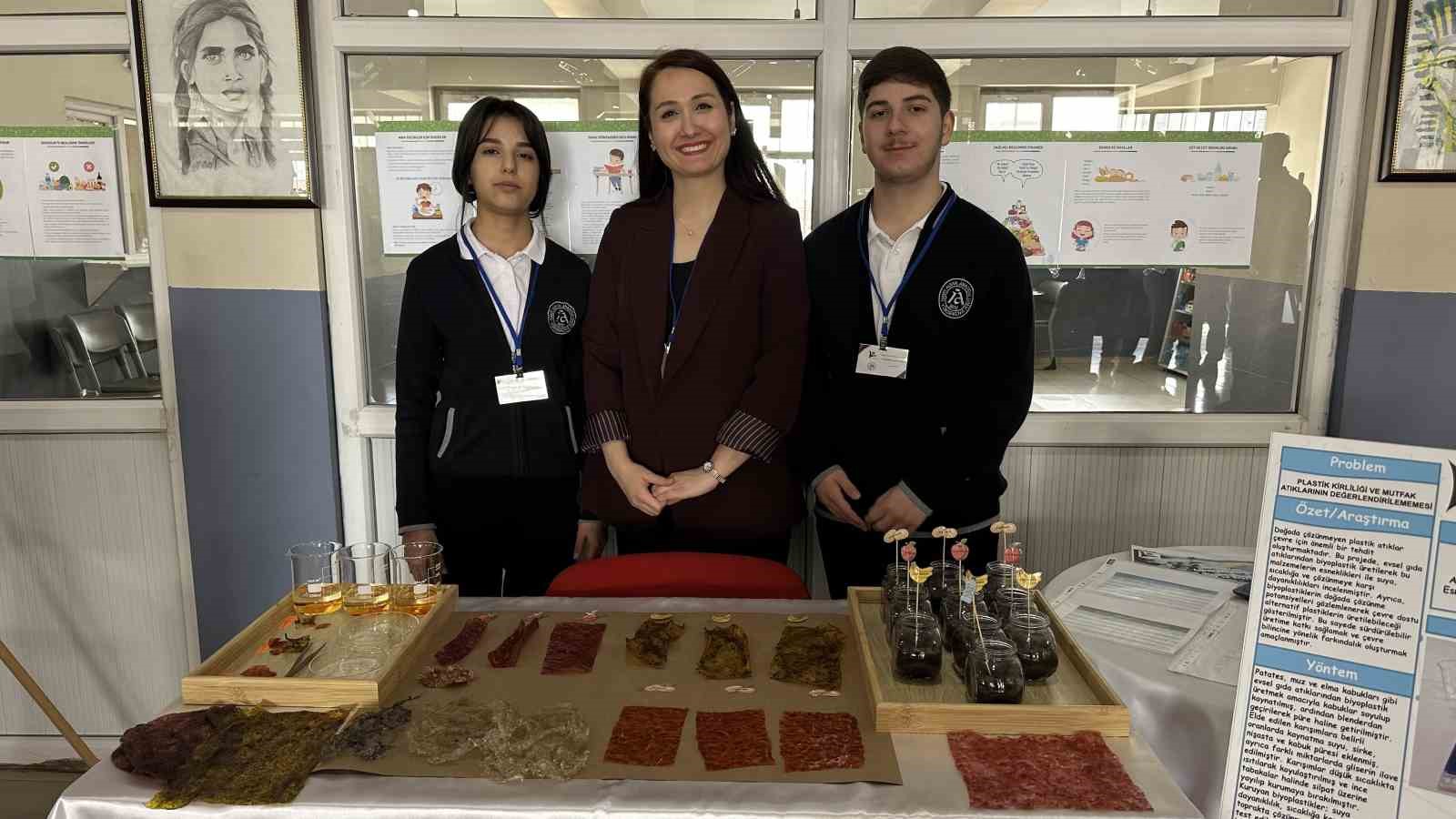Yüksekova’da öğrencilerin bilimsel çalışmaları görücüye çıktı 6 yuksekovada ogrencilerin bilimsel calismalari gorucuye cikti 2 ds1hivUf