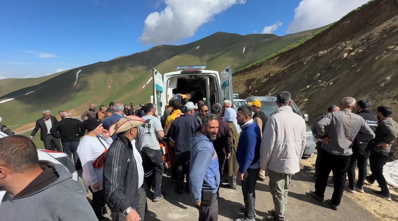 yuksekovada pancar iscilerini tasiyan minibus ucuruma yuvarlandi 1 olu 7 yarali 6 djmwLLli