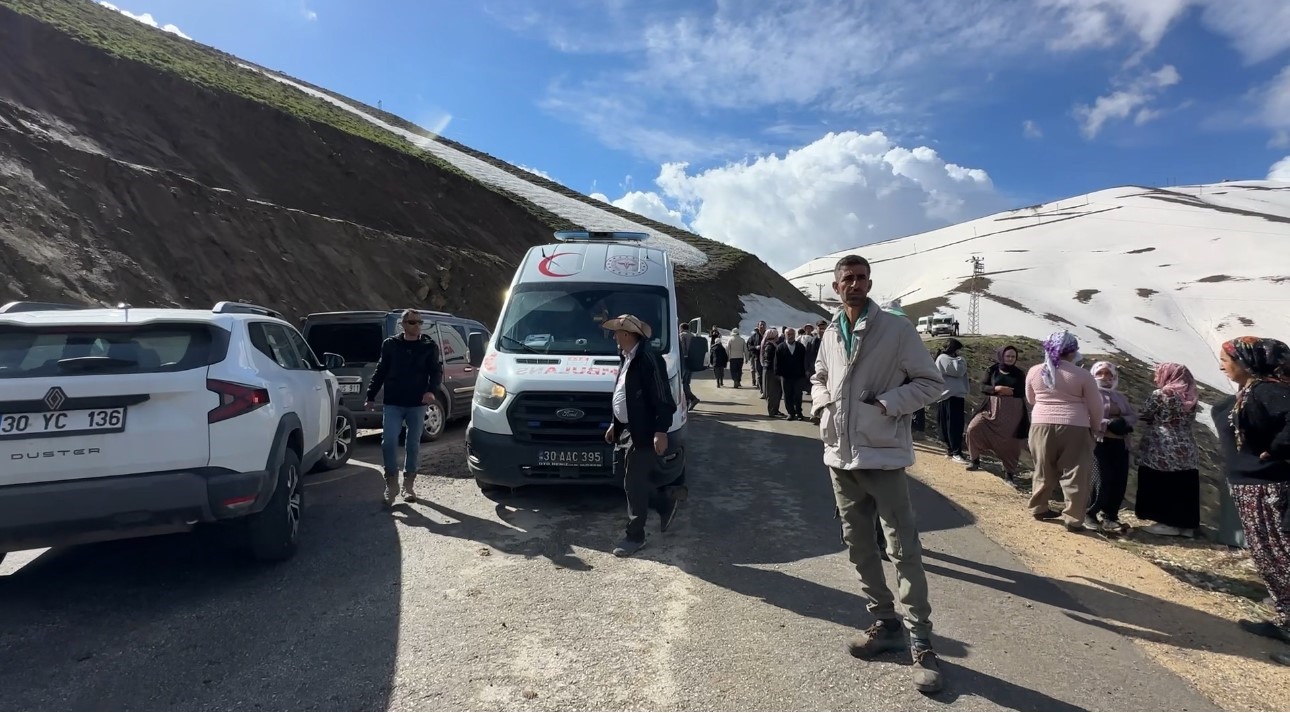 yuksekovada pancar iscilerini tasiyan minibus ucuruma yuvarlandi 1 olu 7 yarali 7 MaiZz83e
