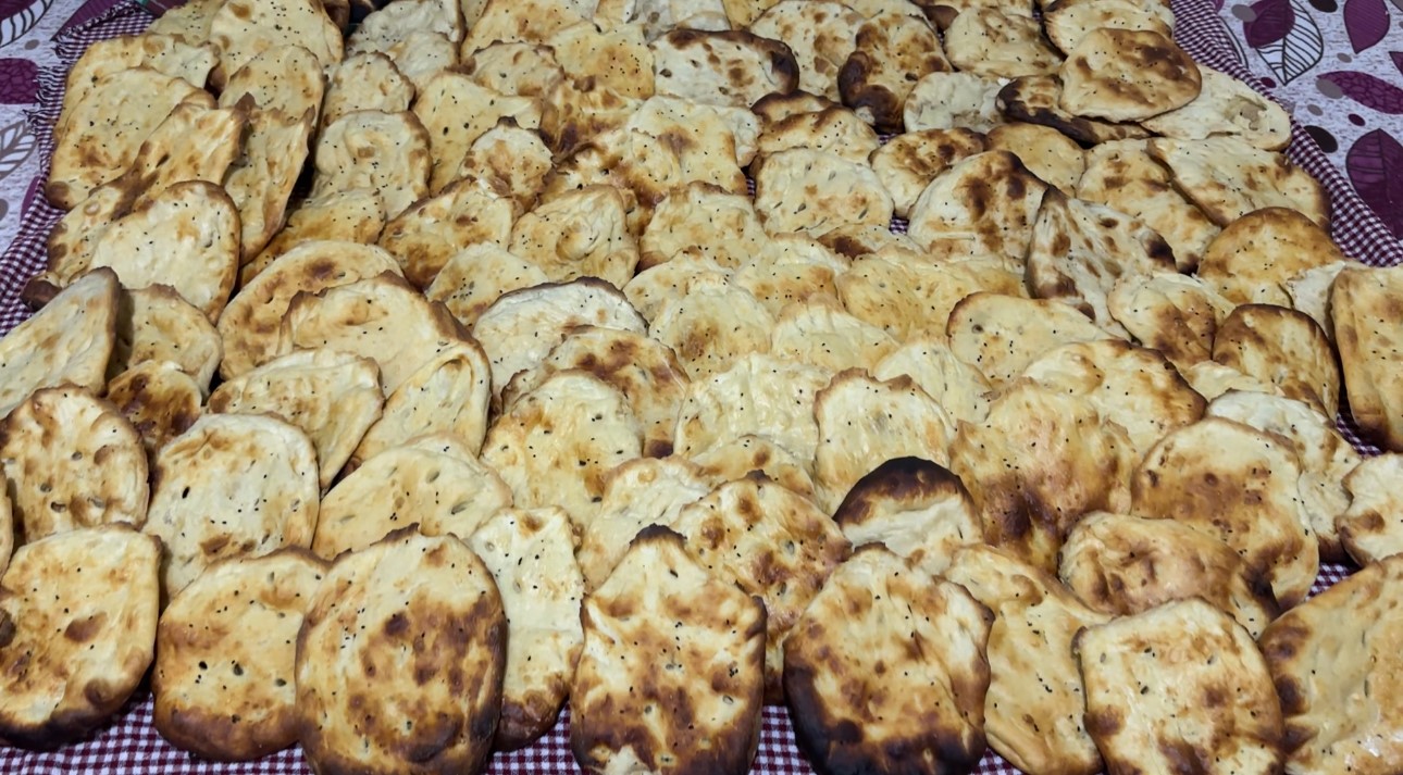 yuksekovada ramazan hazirligi 3 kiz kardesten tandir basinda tatli mesaisi 8 PvPhgLZK