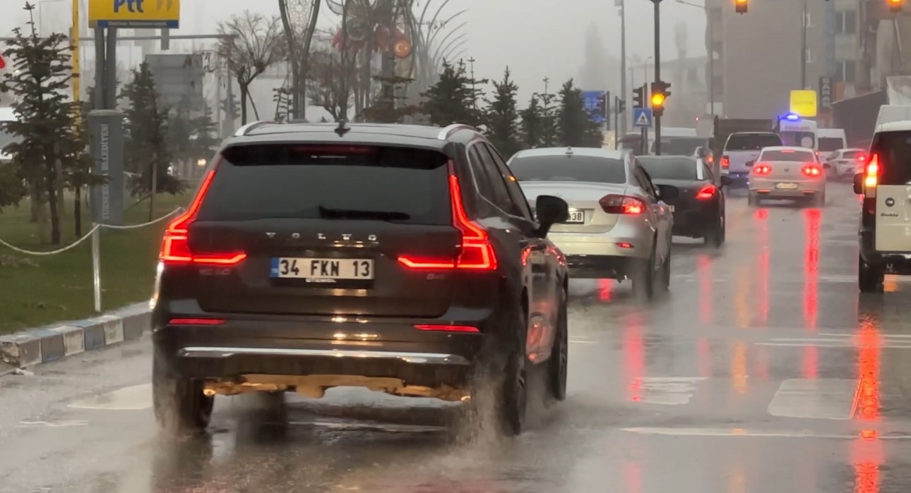 yuksekovada saganak yagis etkili oldu 3 Md1n8XhU
