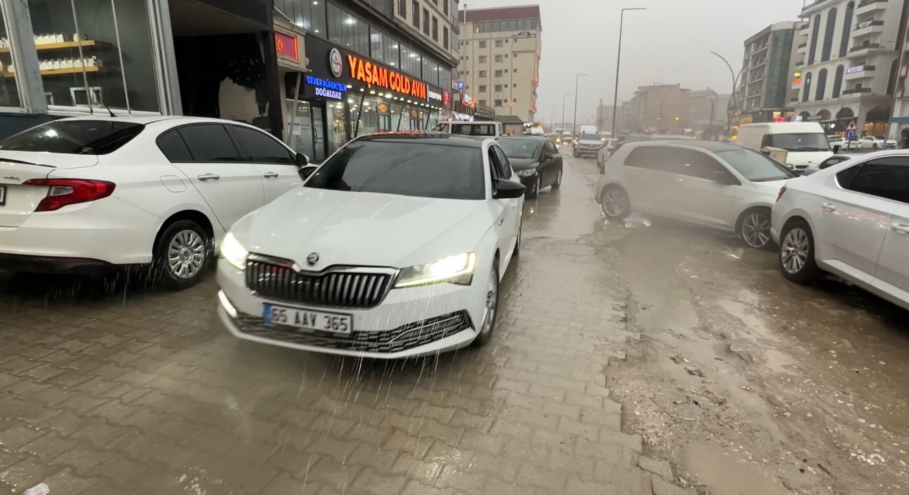 yuksekovada saganak yagis etkili oldu 5 dsluVl1k