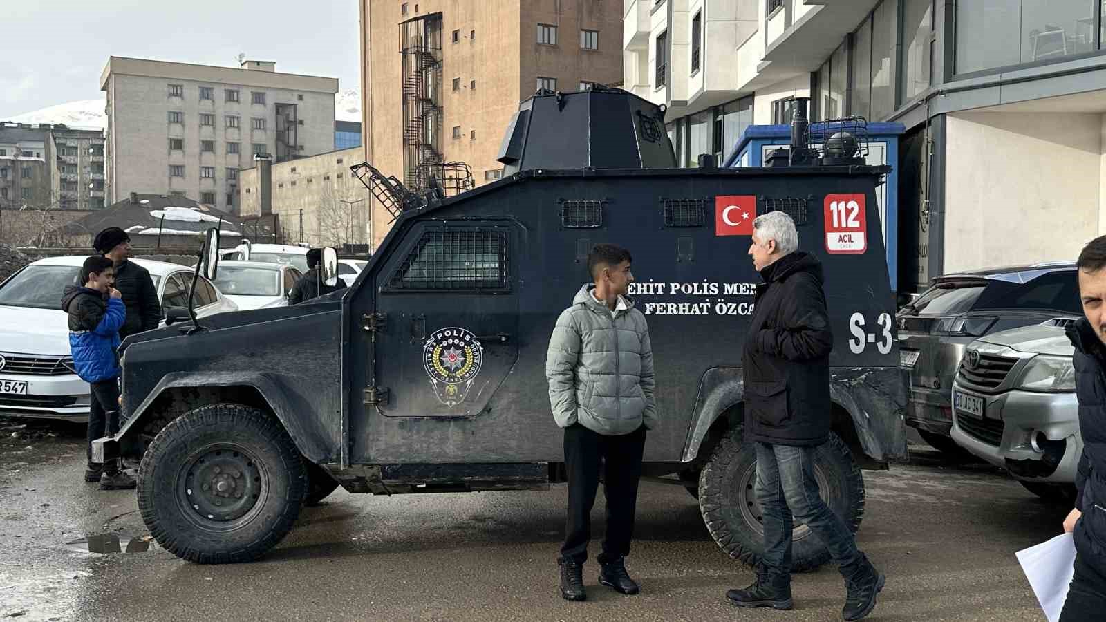 yuksekovada silahli intihar girisimi 1 agir yarali 8 O61rl2m1