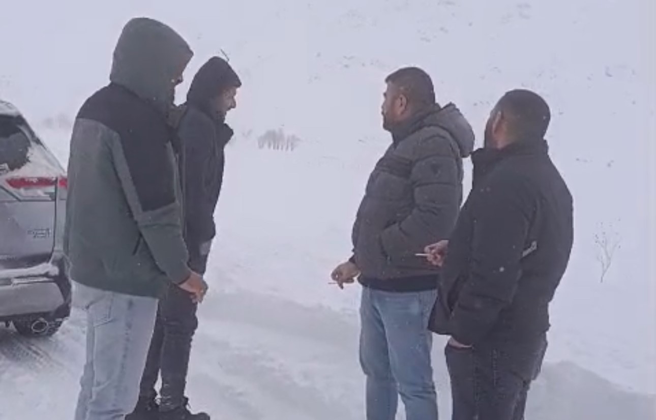 yuksekovada tipi ve firtina nedeniyle 50 arac mahsur kaldi 1 zbV8S3XW
