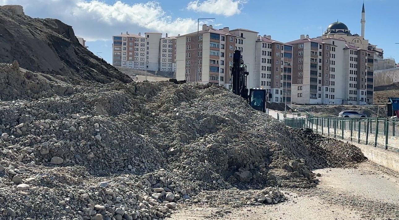 yuksekovada toprak kaymasi pizok yolu 18 gundur kapali 0 eAER5dH5