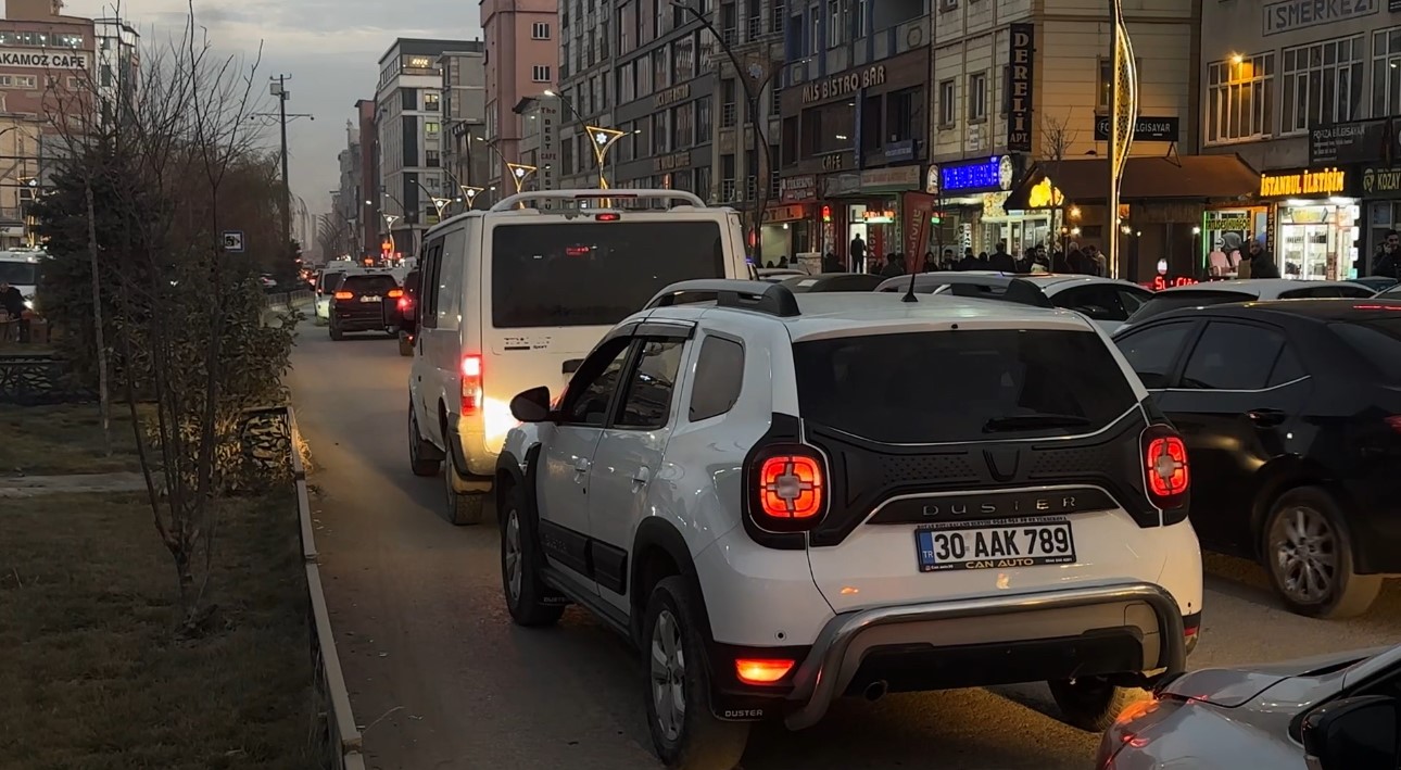 yuksekovada trafik cileye dondu 2 MVZMCcSq