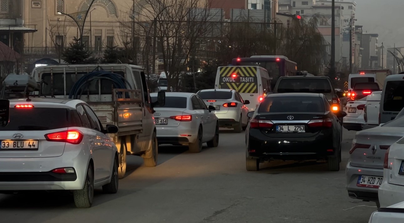 yuksekovada trafik cileye dondu 5 UWqpjJFZ