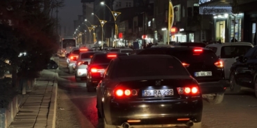yuksekovada-trafik-cileye-dondu-vsRMDJaK.jpg