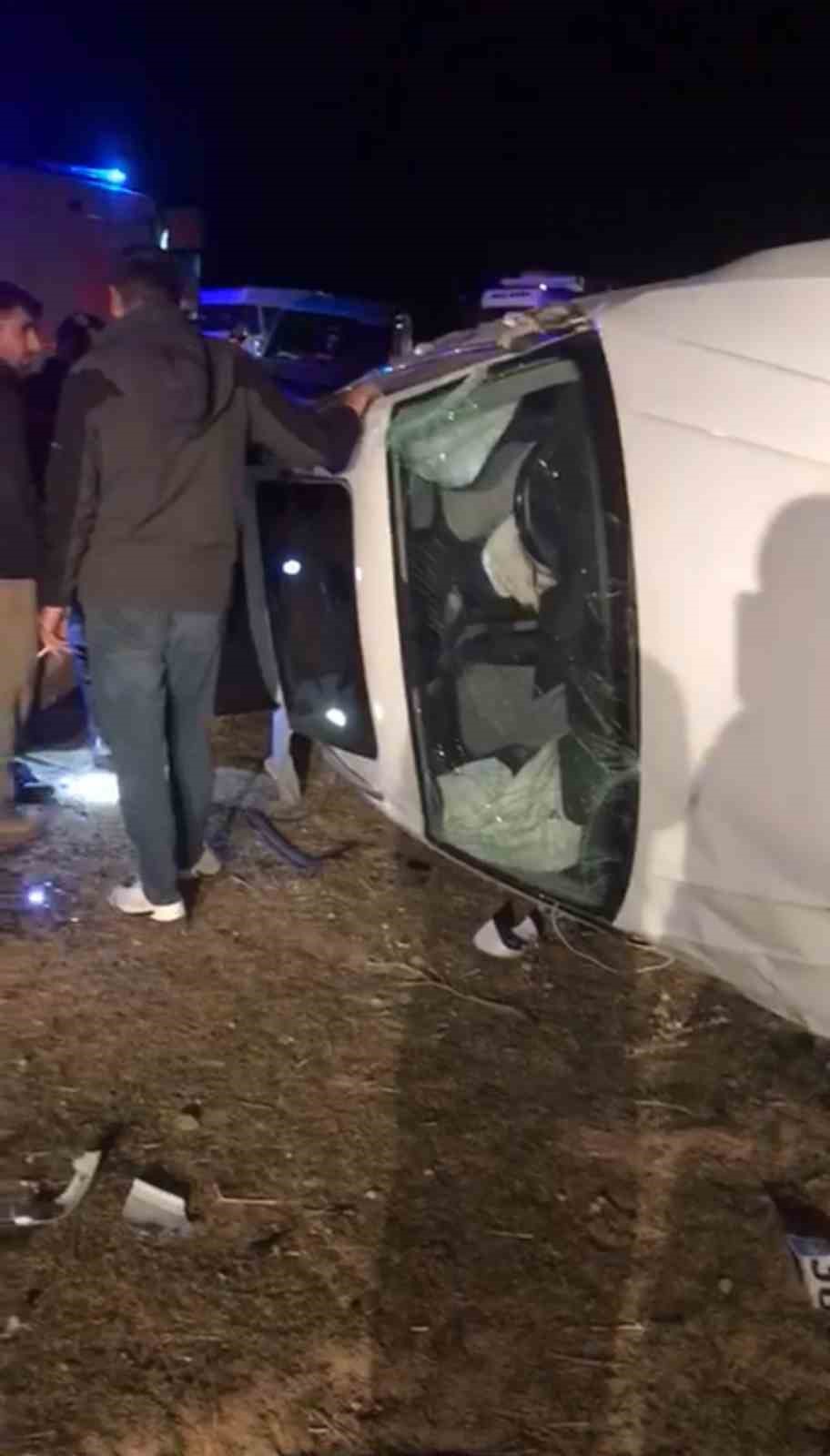 yuksekovada trafik kaza 5 yarali 4 RVf8TVIU
