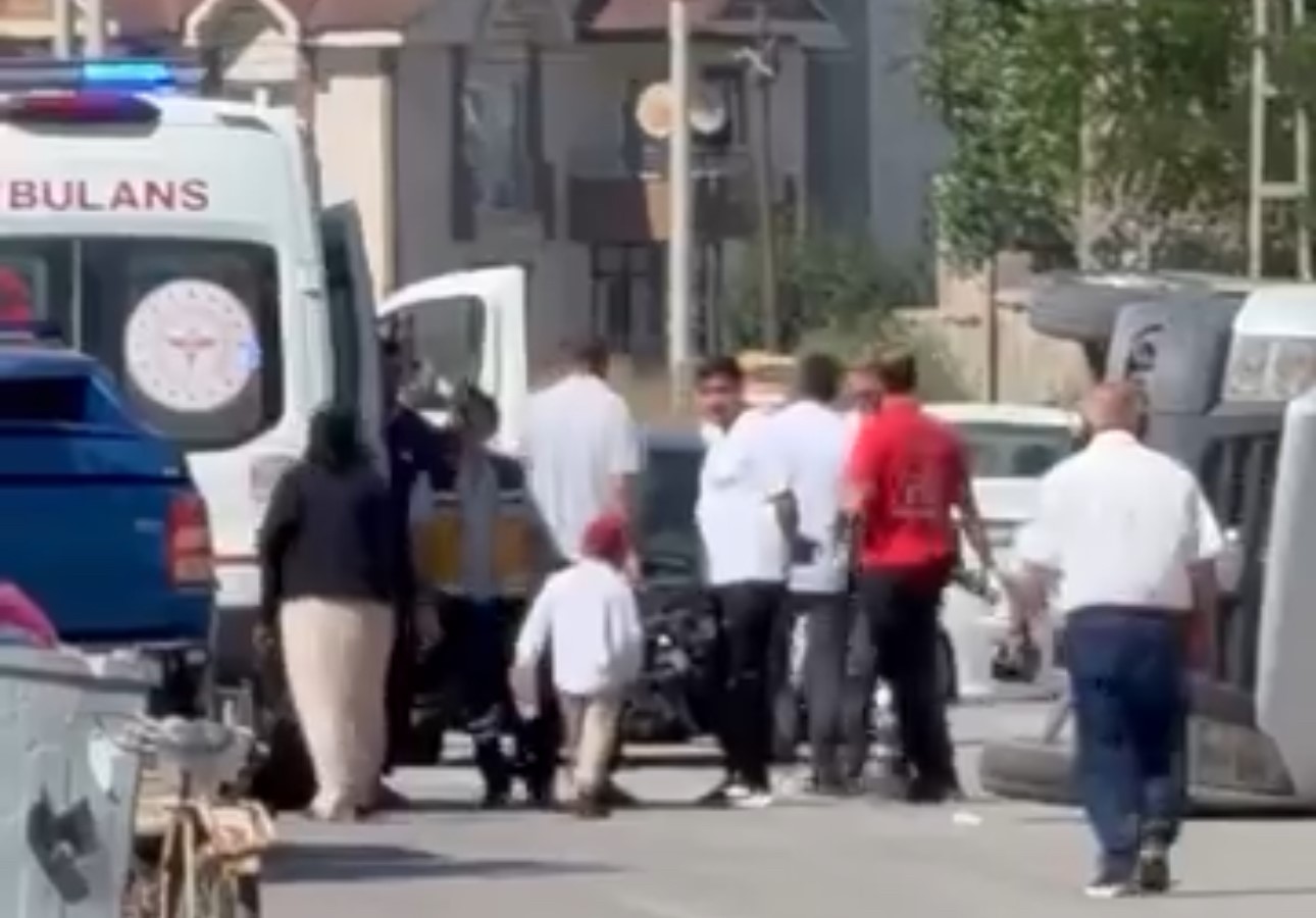 yuksekovada trafik kazasi 3 yarali 0 yQjHAMSz