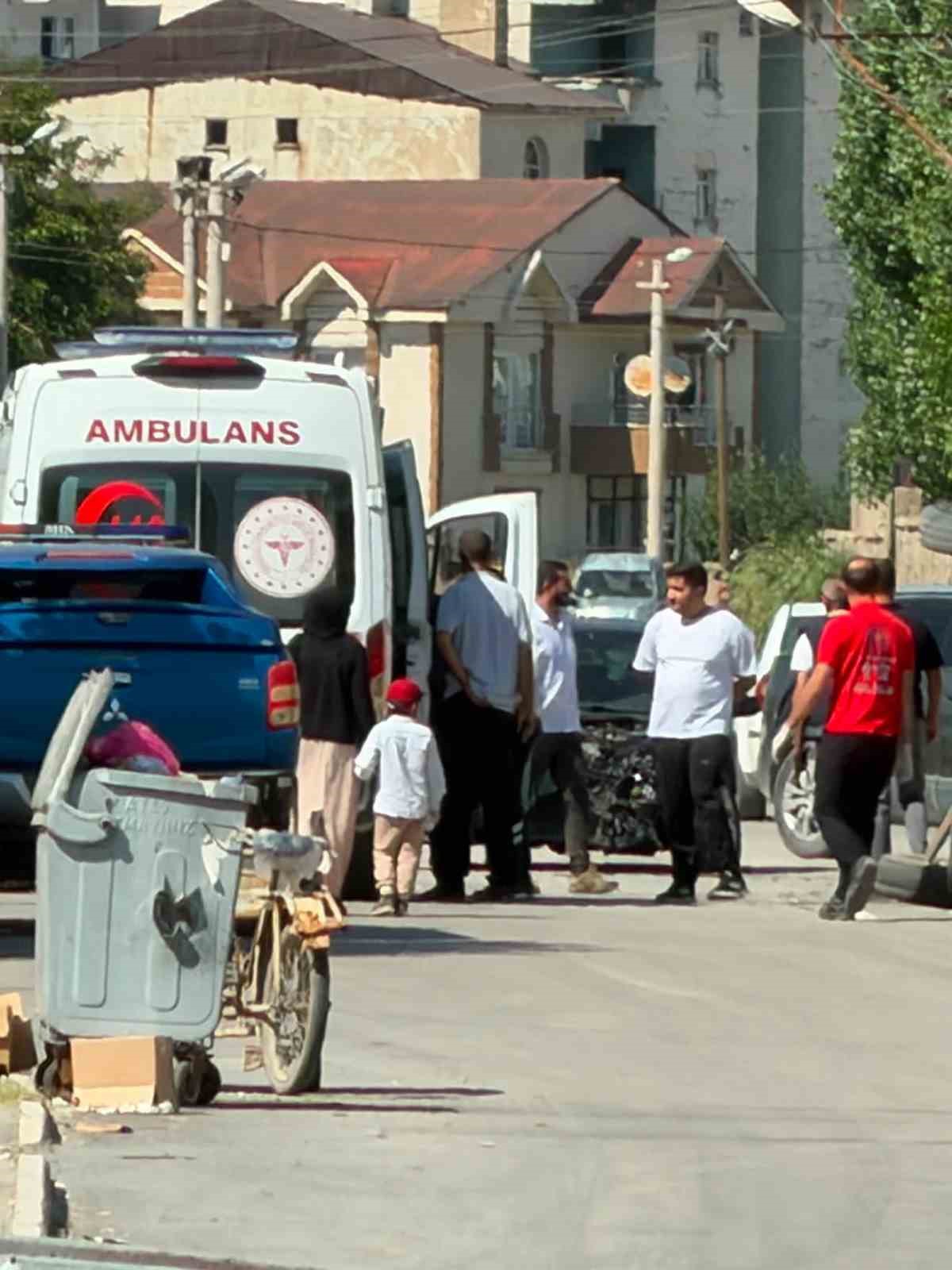 yuksekovada trafik kazasi 3 yarali 3 Fj7zLniy