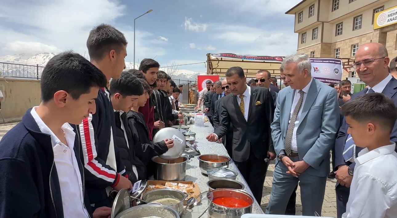 Yüksekova’da TÜBİTAK şenliği: Bilim ve yöresel lezzetler bu fuarda buluştu 7 yuksekovada tubitak senligi bilim ve yoresel lezzetler bu fuarda bulustu 3 LNgWV3yb