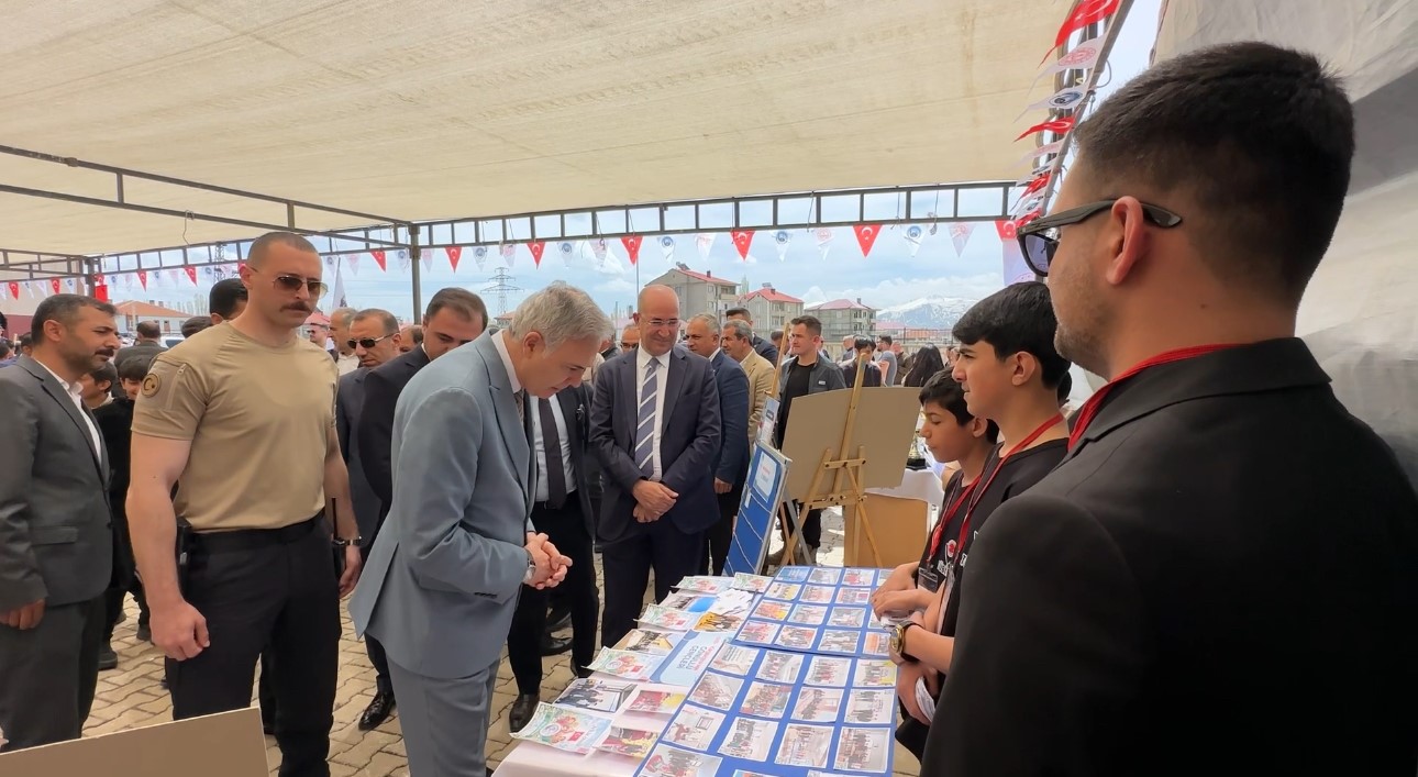 Yüksekova’da TÜBİTAK şenliği: Bilim ve yöresel lezzetler bu fuarda buluştu 10 yuksekovada tubitak senligi bilim ve yoresel lezzetler bu fuarda bulustu 6 nWwK7Wdz