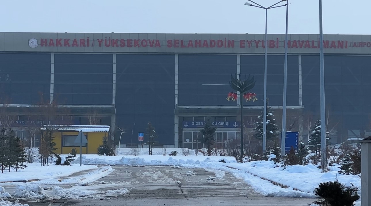 yuksekovada ucak seferlerine kar ve sis engeli 1 NQk415Cq