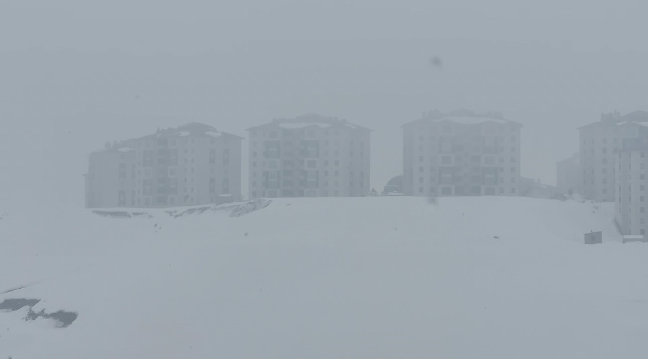 yuksekovada ucak seferlerine sis ve kar engeli 1 dXZprXOG