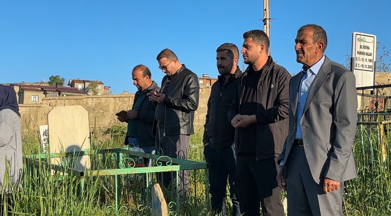 yuksekovada vatandaslar bayram namazi sonrasi mezarliklara akin etti 8