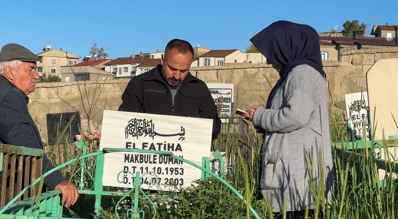 yuksekovada vatandaslar bayram namazi sonrasi mezarliklara akin etti 9 WiesDY6j