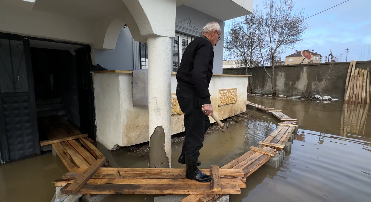 yuksekovada venedik cilesi evlere giris tahtadan koprulerle saglaniyor 14 IErly1ZV