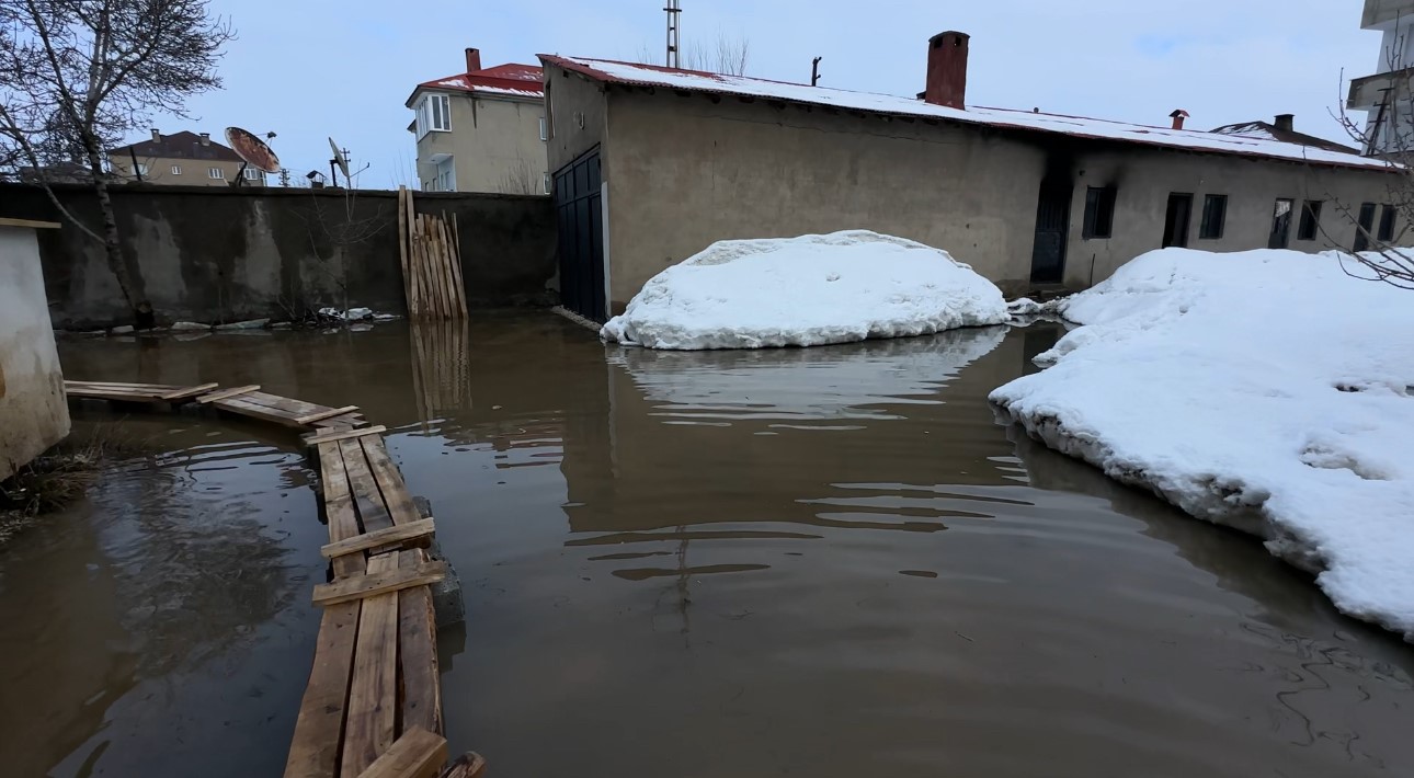 yuksekovada venedik cilesi evlere giris tahtadan koprulerle saglaniyor 18