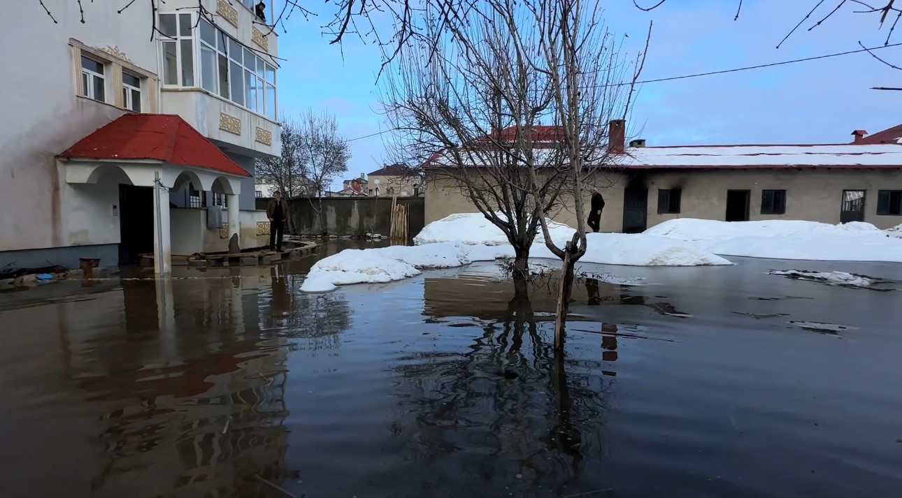 yuksekovada venedik cilesi evlere giris tahtadan koprulerle saglaniyor 23 8lSrIkAC