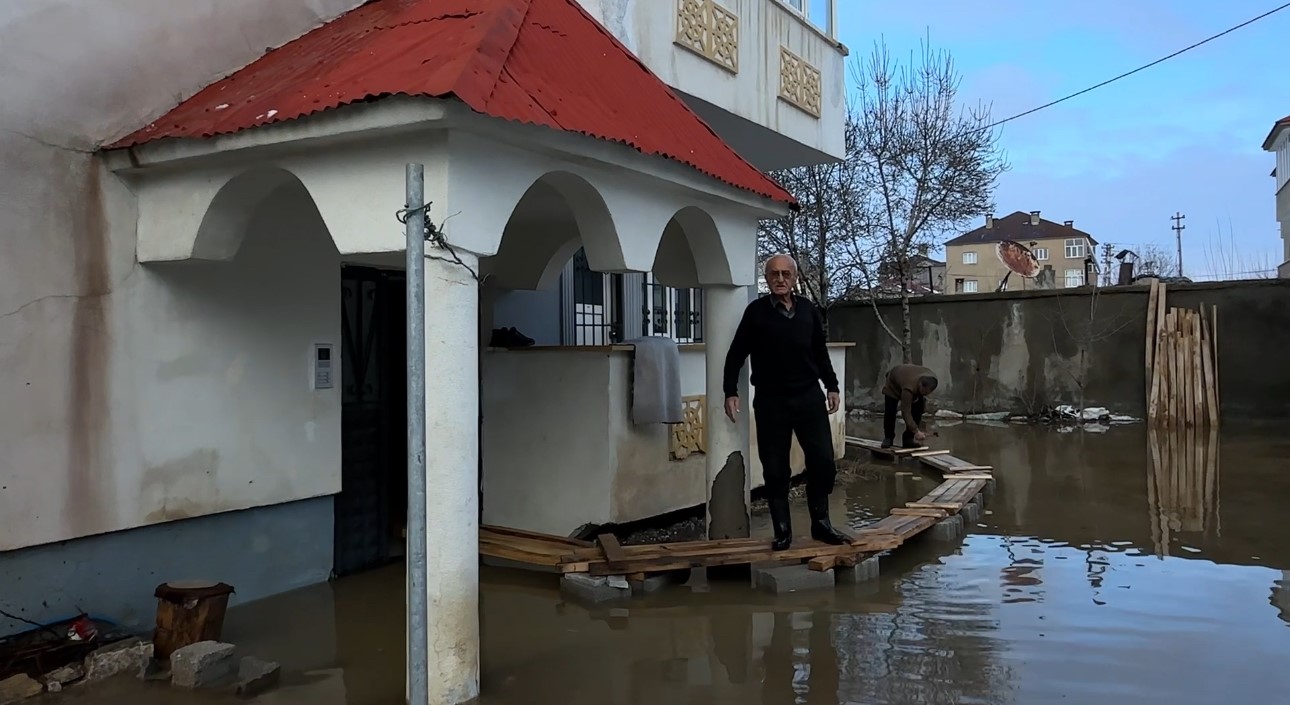 yuksekovada venedik cilesi evlere giris tahtadan koprulerle saglaniyor 24 j6MPNyHN