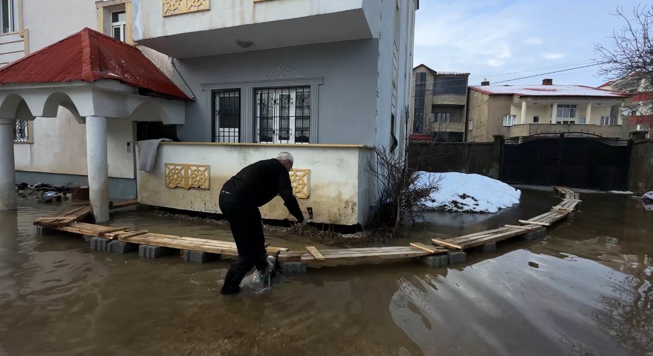yuksekovada venedik cilesi evlere giris tahtadan koprulerle saglaniyor 26 BFpAPLW9