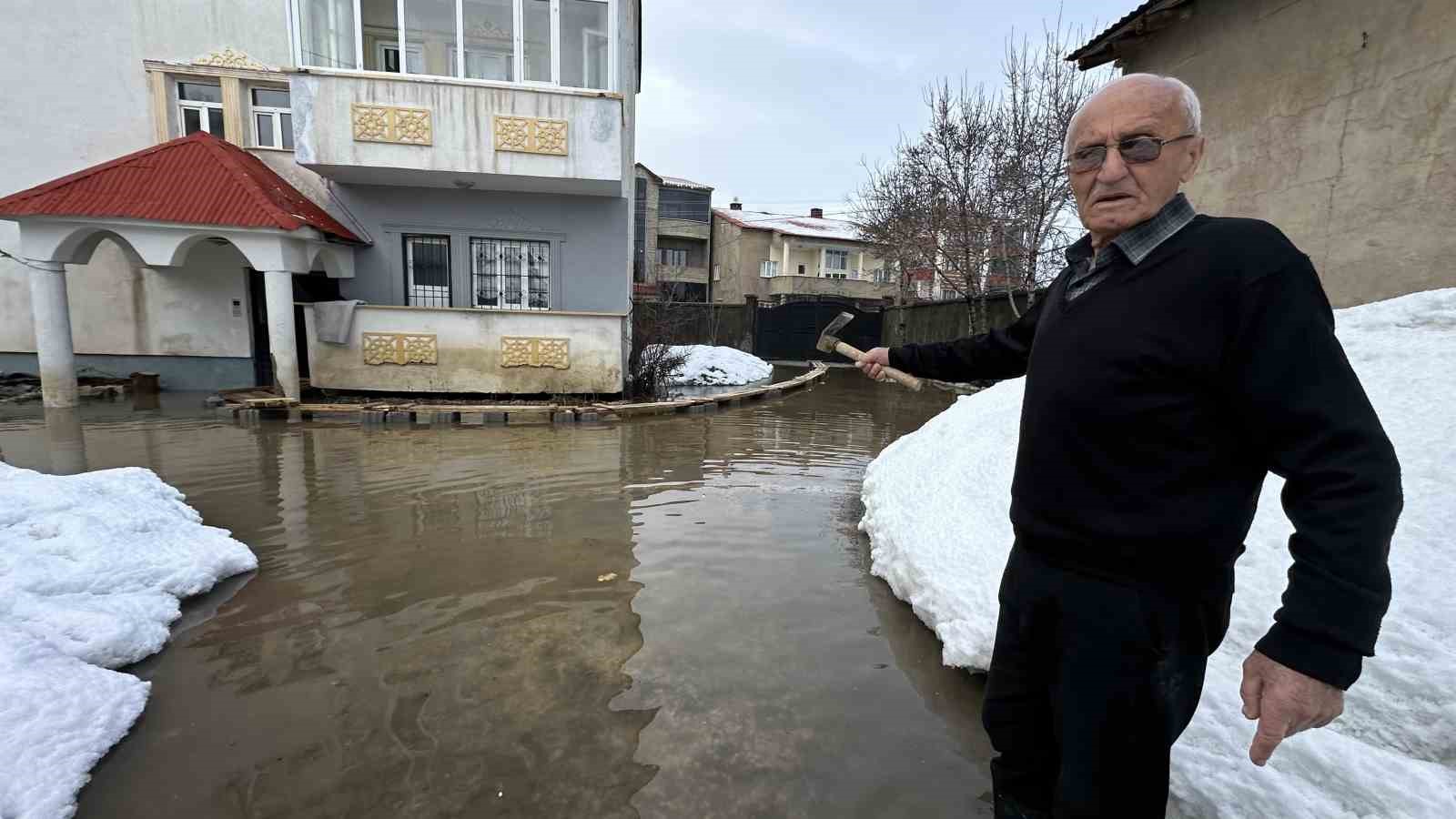 yuksekovada venedik cilesi evlere giris tahtadan koprulerle saglaniyor 3 Vw4FbkUv