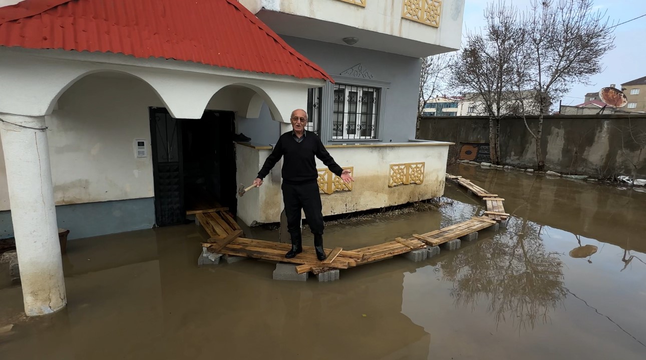 yuksekovada venedik cilesi evlere giris tahtadan koprulerle saglaniyor 6 ugBLdH2n