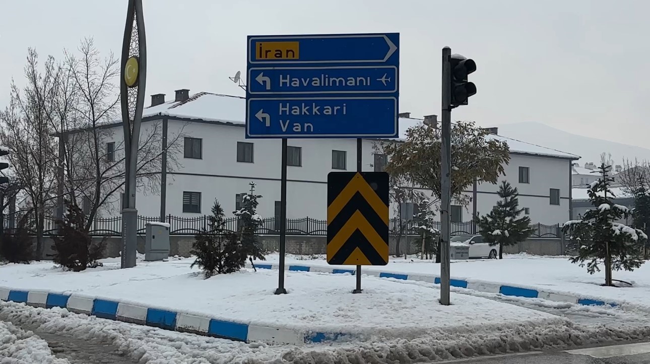 yuksekovada yogun yagislar ucak seferlerini durdurdu 0 rOSy1HNa