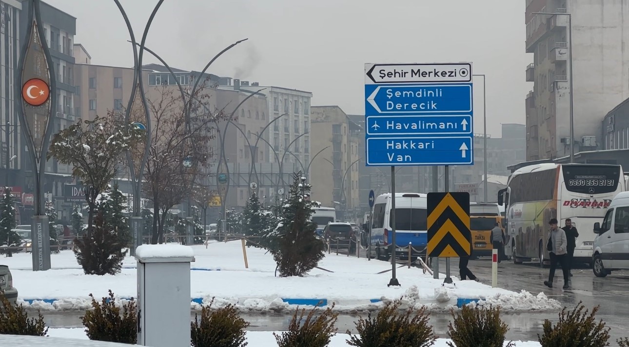 yuksekovada yogun yagislar ucak seferlerini durdurdu 3 8Dc8OeFj
