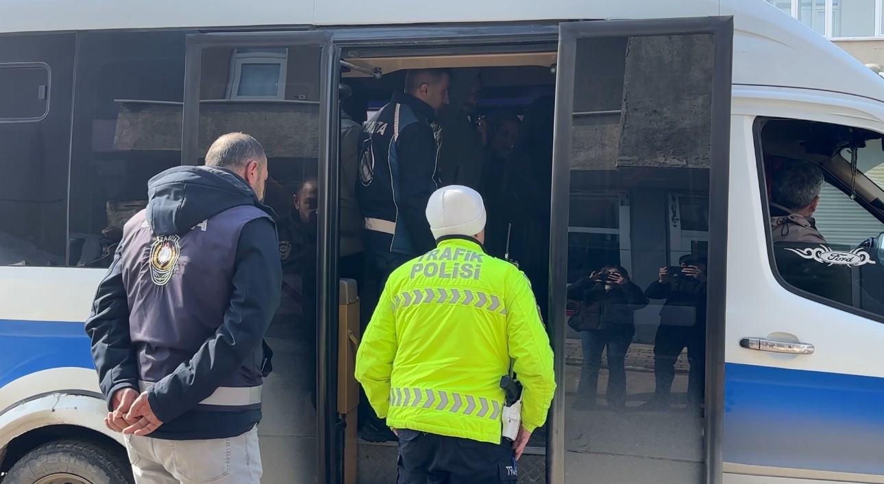 yuksekovada yolcu minibusleri denetlendi 2 A43eNbvp