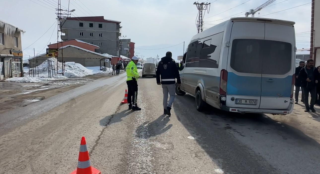 yuksekovada yolcu minibusleri denetlendi 7 g4zLN8DI