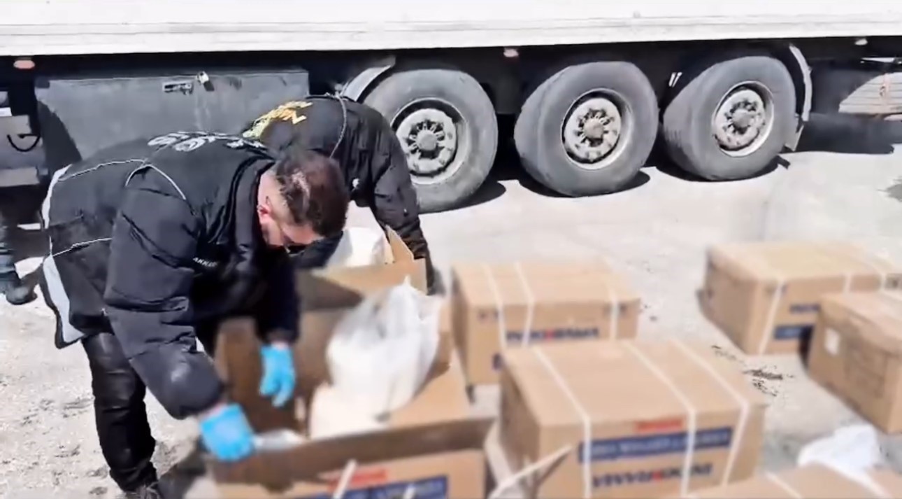 yuksekovada zehir tacirlerine agir darbe 211 kilogram uyusturucu ele gecirildi 4 Vsydifw4
