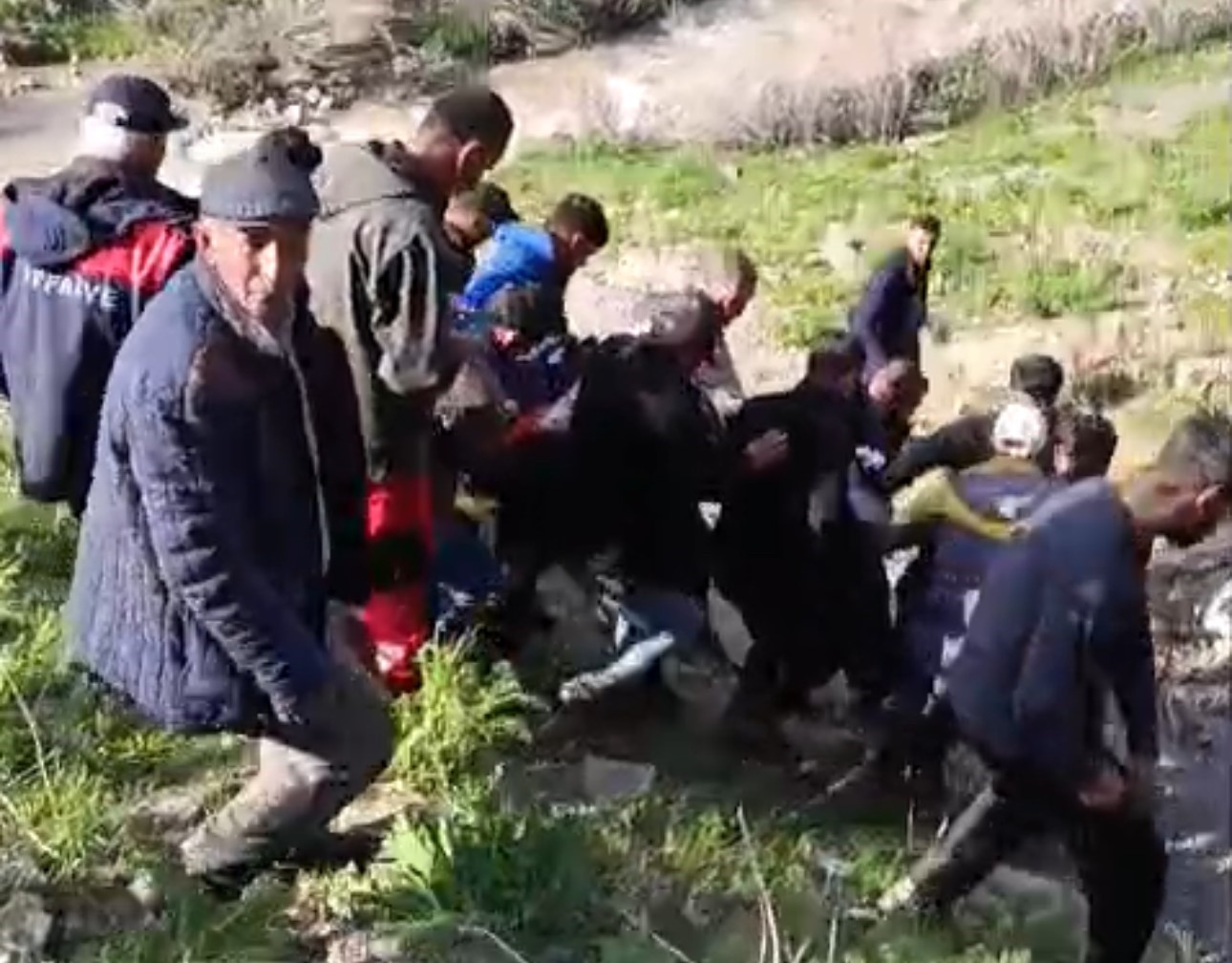 yuksekovadada pancar toplarken kayaliklardan dusen kadin hayatini kaybetti 0 sBpXsbtU
