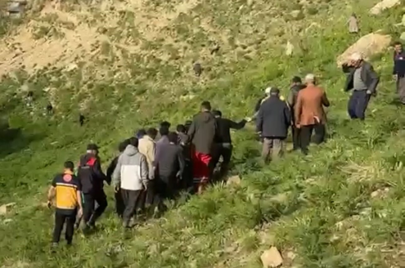 yuksekovadada pancar toplarken kayaliklardan dusen kadin hayatini kaybetti 1