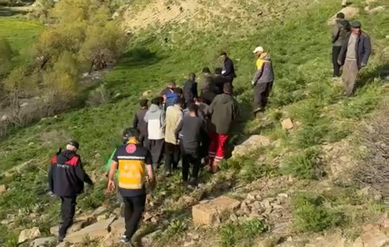 yuksekovadada pancar toplarken kayaliklardan dusen kadin hayatini kaybetti 4 jbvwmS5r