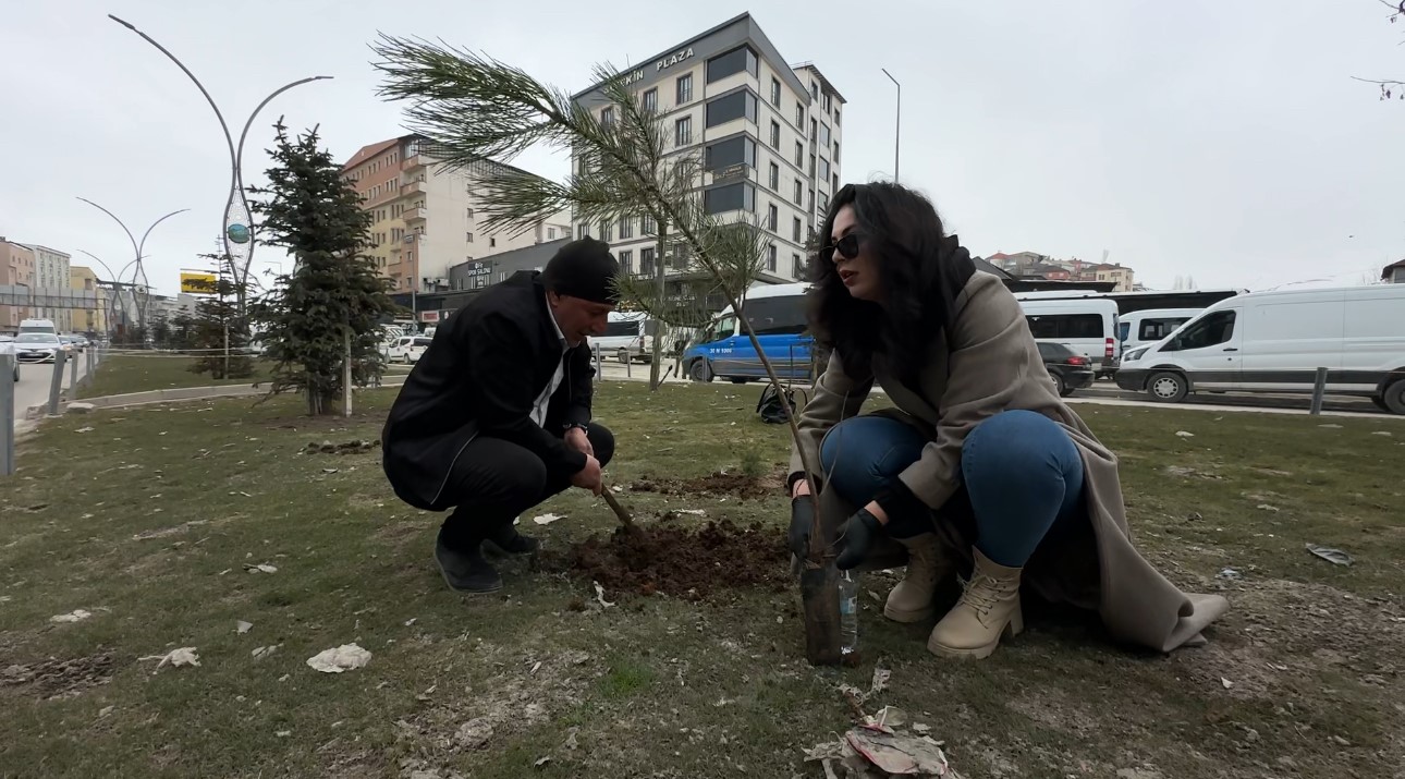 yuksekovali girisimci kadin cevreye dikkat cekmek icin fidan dikti 4 zFLdMH62