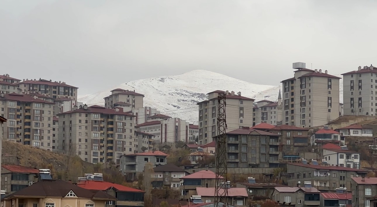 yuksekovanin etrafini cevreleyen daglar beyaza burundu 1 UHhgAkuR