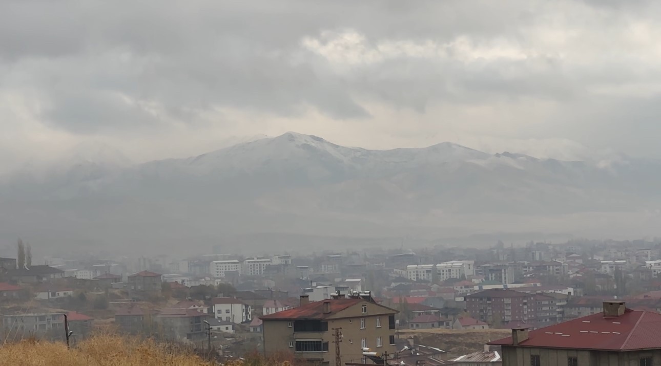 yuksekovanin etrafini cevreleyen daglar beyaza burundu 3 R84PTBdG
