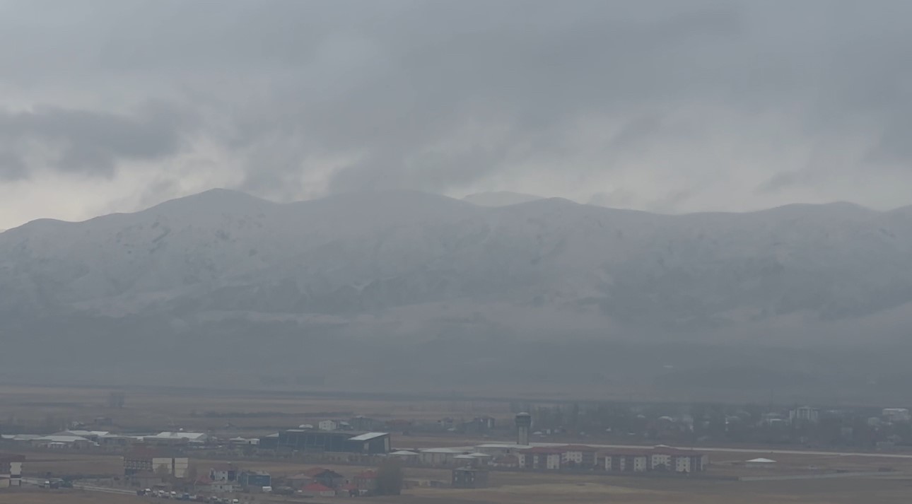 yuksekovanin etrafini cevreleyen daglar beyaza burundu 5