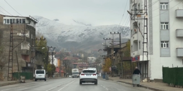 yuksekovanin-etrafini-cevreleyen-daglar-beyaza-burundu-QuSiv4zI.jpg