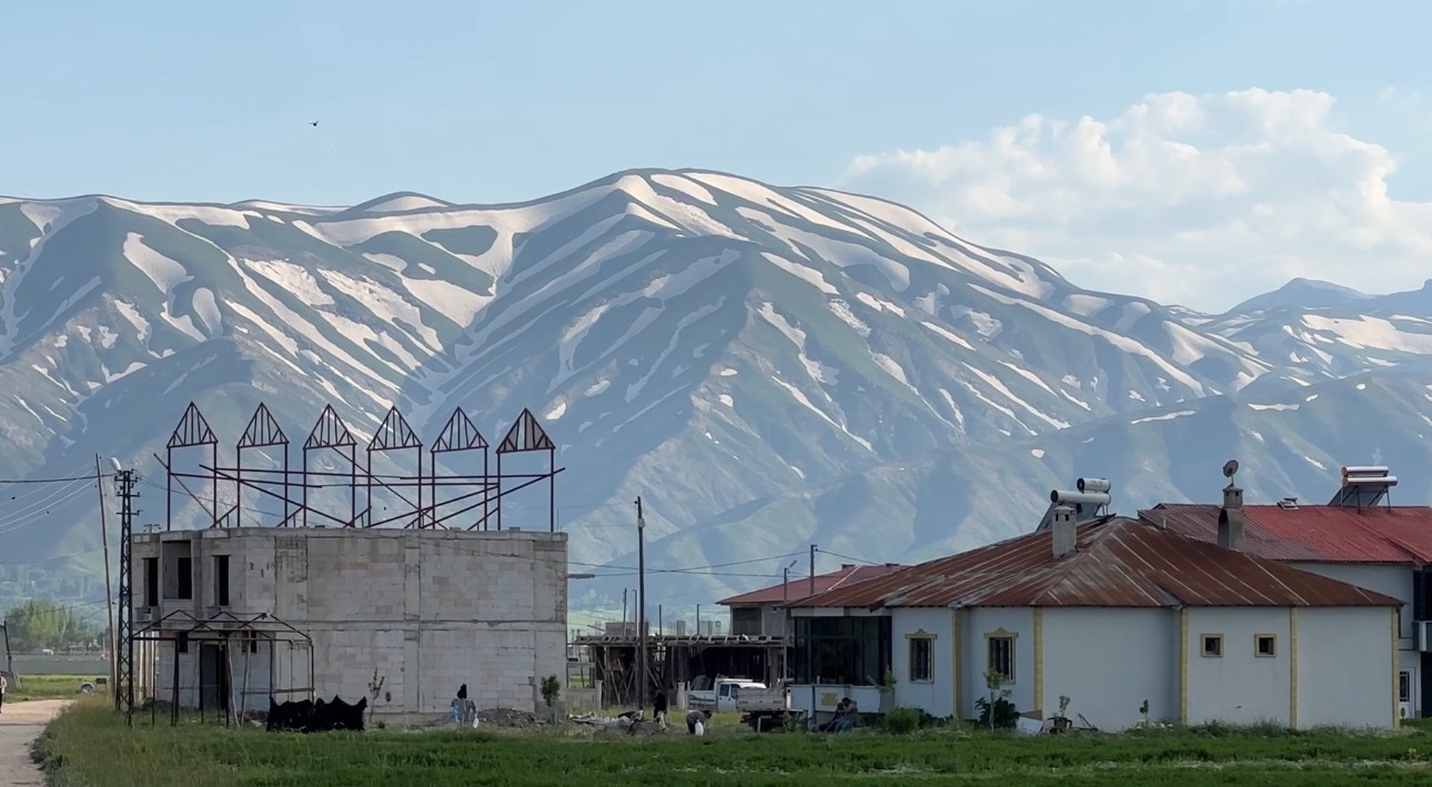 Yüksekova’nın "zebra" görünümlü karlı dağları ilgi görüyor 10 yuksekovanin zebra gorunumlu karli daglari ilgi goruyor 6 ZCvGa1y5